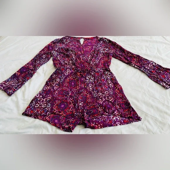 TIgerlily Women’s Playsuit Size 12 Long Sleeves Purple Red Pre Owned. - Picture 5 of 13